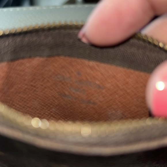 Louis Vuitton Key Pouch - Picture 5 of 8